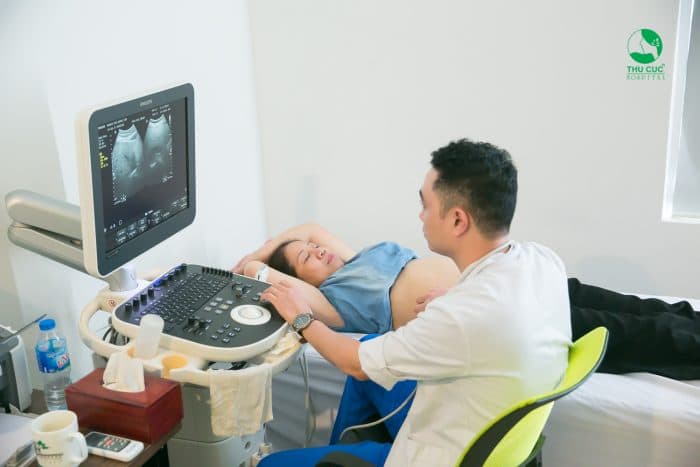 Thăm khám sức khỏe thường xuyên để kịp thời phát hiện những bất thường