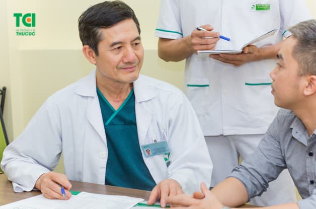 Để tán sạch sỏi mà bằng phương pháp tán sỏi ngoài cơ thể bệnh nhân cần chủ động đi tán sỏi sớm khi kích thước sỏi còn nhỏ (2cm), sỏi niệu quản 1/3 trên và kích thước 1.5cm. Sau khi tán sỏi xong, người bệnh cần uống nhiều nước để sỏi có thể bài tiết theo đường nước tiểu ra ngoài