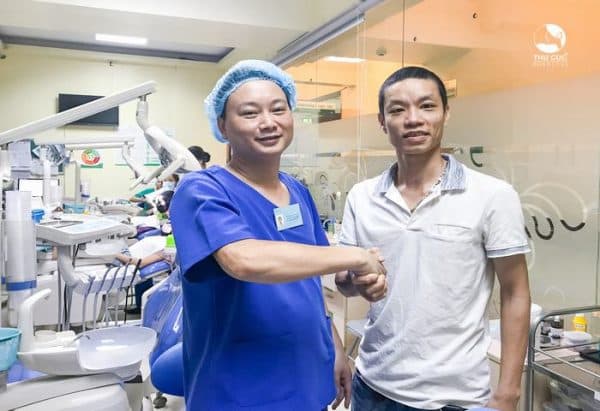 người bệnh nhổ răng khôn