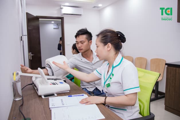 Tại mỗi phòng khám tại Thu Cúc, luôn có nhân viên y tế hỗ trợ, hướng dẫn người bệnh tận tình