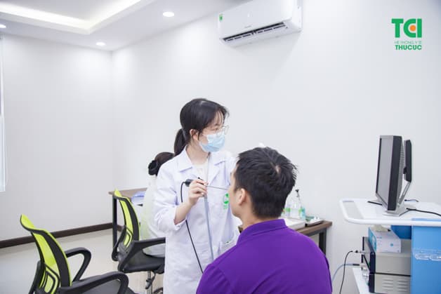 Mọi bước thăm khám đều được diễn ra vô cùng kỹ càng, tỉ mỉ