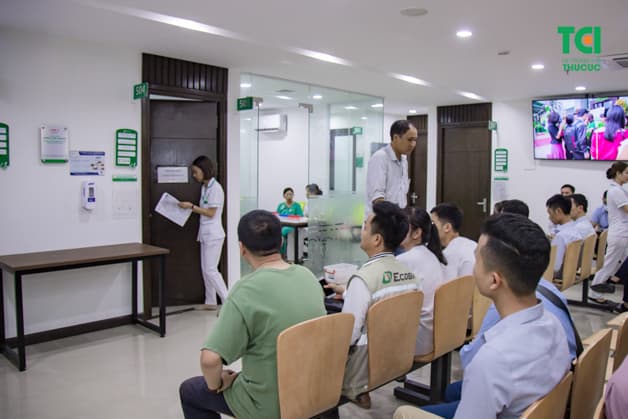 Hầu hết cán bộ nhân viên Ecoba đến đông đủ để khám bệnh tại Bệnh viện Thu Cúc