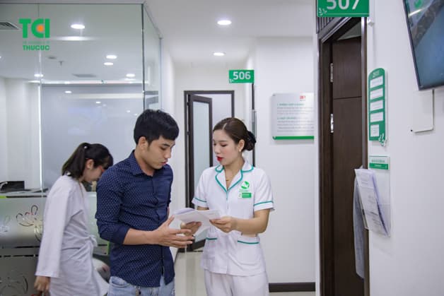 Bác sĩ trả kết quả khám bệnh và đưa ra những lời khuyên tốt nhất dành cho bạn