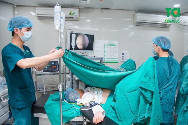 Bệnh viện ĐKQT Thu Cúc áp dụng phương pháp tán sỏi nội soi ngược dòng rất hiệu quả, được hàng ngàn bệnh nhân và người bệnh tin tưởng.