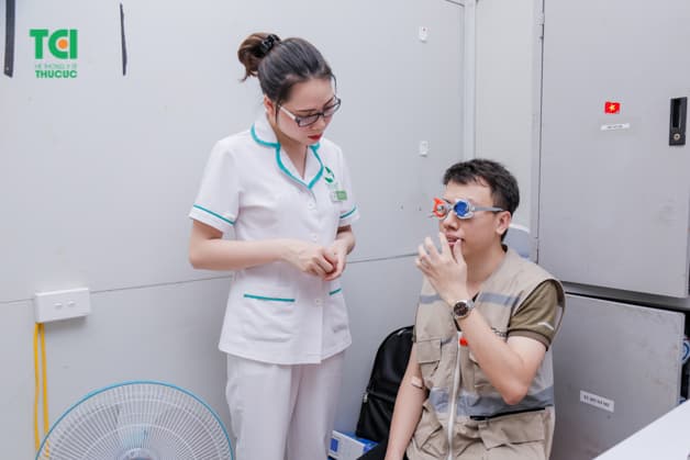 Kiểm tra thị lực về mắt hết sức cần thiết trong quá trình khám bệnh