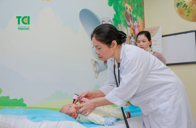 Khám tai mũi họng cho trẻ sơ sinh cần đặc biệt