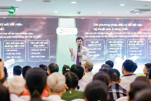 Bác sĩ CKII Phạm Huy Huyên là “bàn tay vàng” trong lĩnh vực ngoại tiết niệu, nắm giữ nhiều vị trí quan trọng như Phó Chủ tịch Hội Thận Tiết niệu miền Bắc, Trưởng khoa Ngoại – Bệnh viện Thu Cúc, Nguyên Trưởng khoa Ngoại Tiết niệu – Bệnh viện Xanh Pôn.