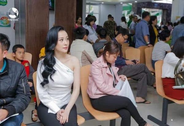 phương oanh đi khám bệnh