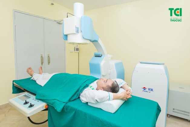 Điều trị sỏi niệu quản bằng phương pháp tán sỏi ngoài cơ thể tại Thu Cúc,