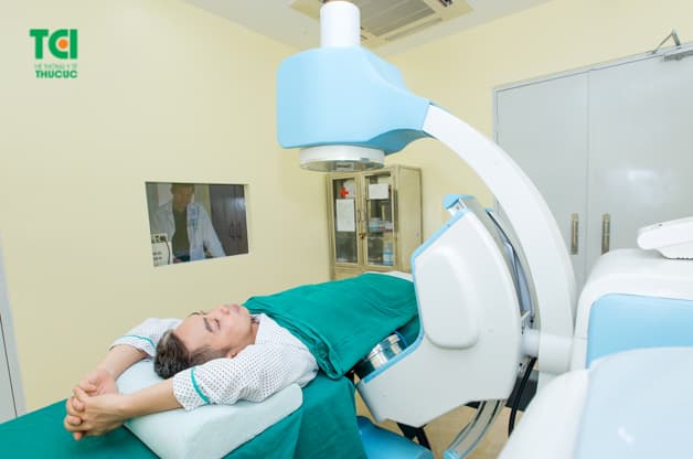 Điều trị sỏi thận bằng phương pháp tán sỏi ngoài cơ thể tại Thu Cúc.