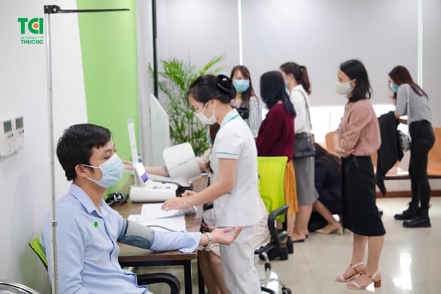 Người lao động tích cực tham gia khám sức khỏe định kỳ