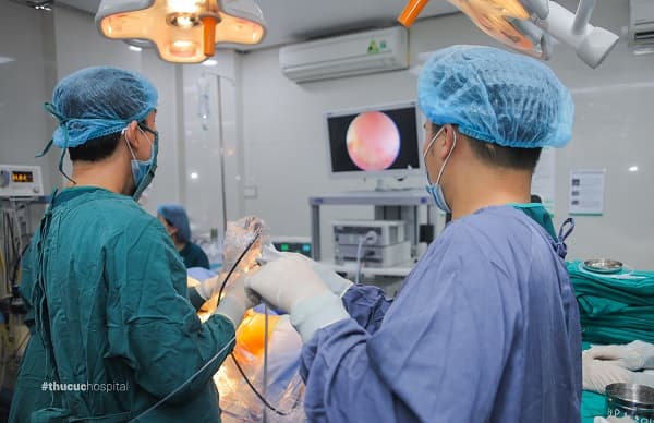 Điều trị sỏi thận không xâm lấn bằng phương pháp tán sỏi qua da tại Thu Cúc.