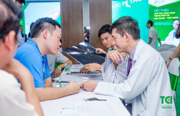 Bệnh viện ĐKQT Thu Cúc đang áp dụng rất thành công công nghệ tán sỏi niệu quản. bằng laser.