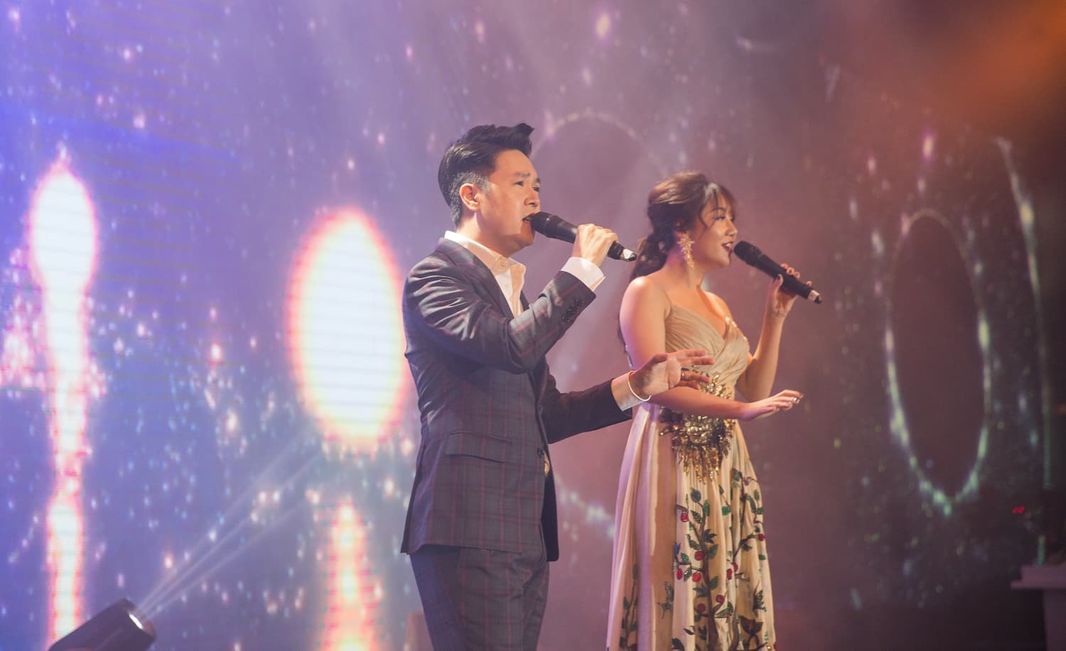 Màn song ca đầy ấn tượng của ca sĩ Lê Hiếu và ca sĩ Văn Mai Hương