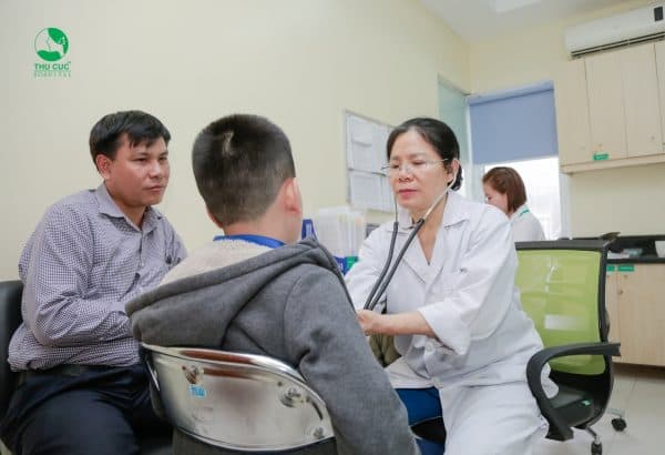 trẻ bị sốt xuất huyết nên ăn gì và kiêng gì