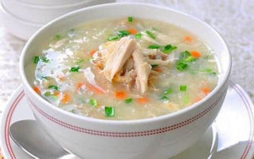 Sau khi mổ ruột thừa, người bệnh nên ăn thức ăn mềm dễ tiêu hóa như sữa, cháo dinh dưỡng