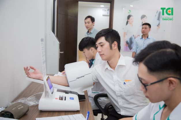 Đo huyết áp là danh mục khám lâm sàng trong gói khám cơ bản