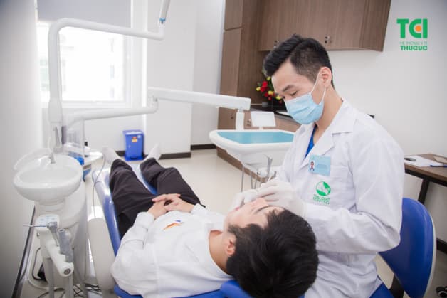 Khám răng - hàm - mặt là bước khám cơ bản đầu tiên mà người lao động được khám