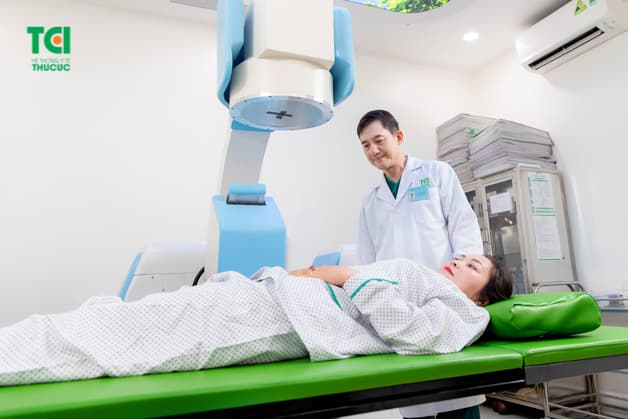 Phương pháp tán sỏi ngoài cơ thể giúp bệnh nhân có thể tán sạch sỏi nhanh chóng mà không cần phẫu thuật (ảnh minh họa)