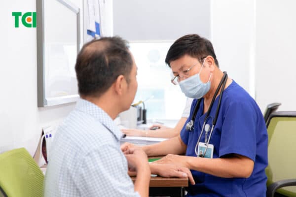 Nếu có các dấu hiệu bất ổn về gan, mỗi người cần thăm khám sớm với bác sĩ Gan mật