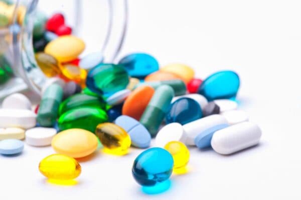 Nếu đau vành tai do mắc bệnh lý, bác sĩ sẽ chỉ định điều trị bằng thuốc hoặc thủ thuật