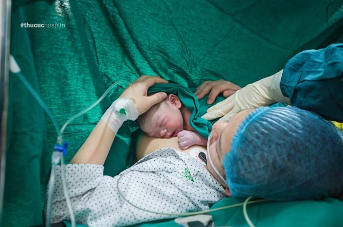 cạn ối khi sinh mổ