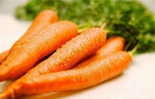 Cà rốt giùa vitamin A rất tốt cho người bệnh sau mổ ruột thừa.