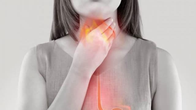 Bị nghẹn ở cổ họng và ợ hơi là biểu hiện của bệnh gì?