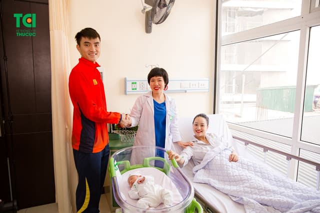 Kiếm Thủ Vũ Thành An cùng vợ đi sinh