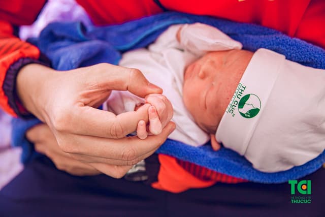 Kiếm Thủ Vũ Thành An cùng vợ đi sinh