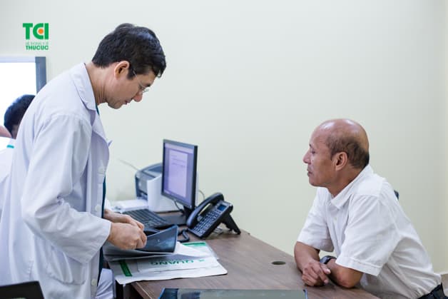 Thăm khám kịp thời để biết vị trí, kích thước sỏi và được bác sĩ tư vấn các cách chữa trị phù hợp