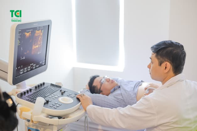 Đi khám sức khỏe định kỳ để tầm soát các bệnh lý về gan mật