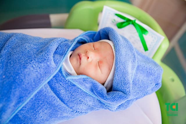 Kiếm Thủ Vũ Thành An cùng vợ đi sinh