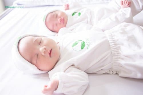 Tất cả những khoảnh khắc đâu đời của con đều được lưu lại để gửi tặng gia đình