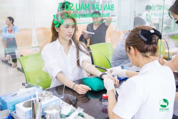 Với Gói khám sức khỏe tổng quát và TSƯT toàn diện nâng cao, ngoài xét nghiệm các chỉ số thông thường thì xét nghiệm máu, xét nghiệm nước tiểu trong gói này sẽ kiểm tra, tầm soát được các bệnh ung thư như: Ung thư đại trực tràng, ung thư đường tiêu hóa, mật tụy, ung thư tuyến tiền liệt, ung thư gan, tuyến giáp...