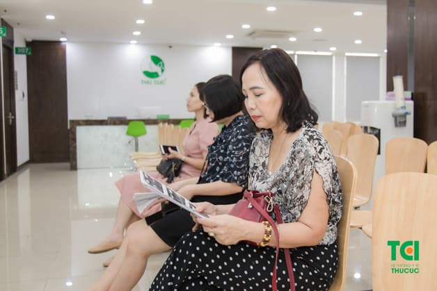 Cô Hương không khỏi ngỡ ngành khi nhận kết quả thăm khám phát hiện cả 