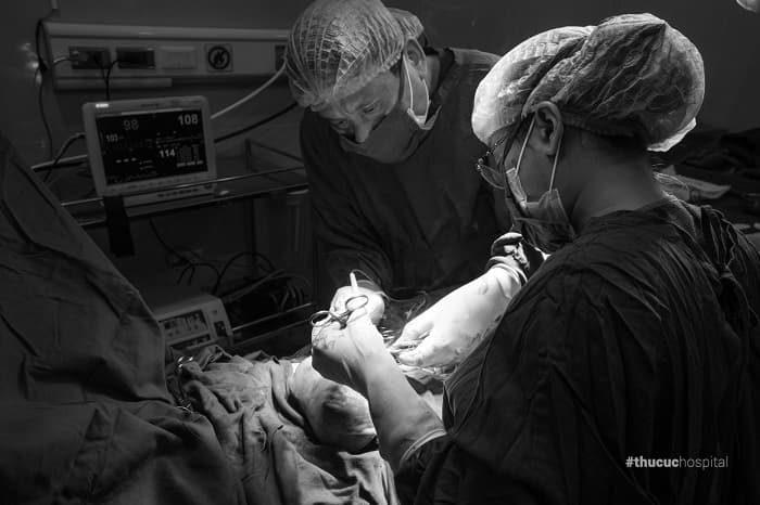 sinh mổ kết hợp cắt vách ngăn tử cung