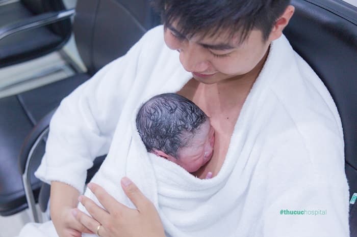 cắt vách ngăn tử cung