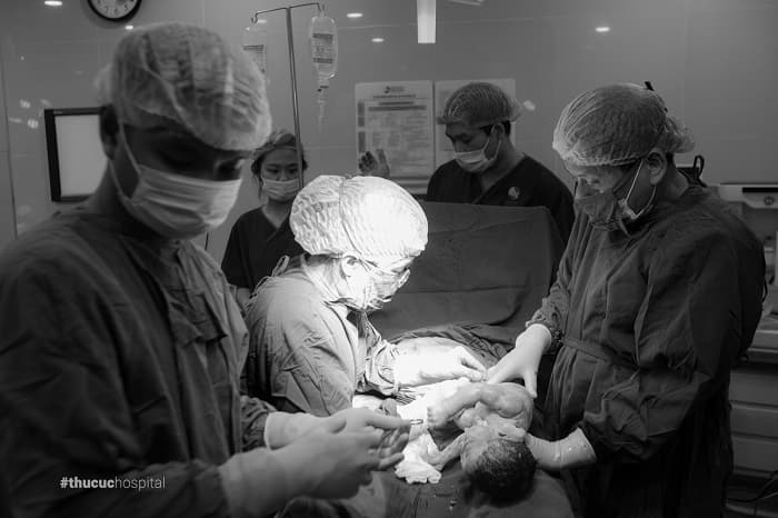 cắt vách ngăn tử cung