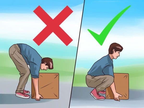 Bê vác sai tư thế cũng gây ra những cơn đau nhức từ bả vai lan xuống cánh tay