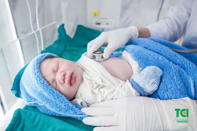 Á khôi Huyền Giang đi sinh “quý tử” tại Bệnh viện ĐKQT Thu Cúc