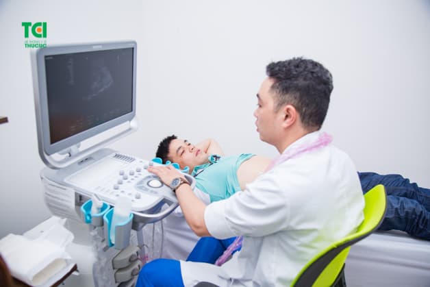 Thăm khám để được chẩn đoán và điều trị kịp thời các bệnh lý sỏi thận