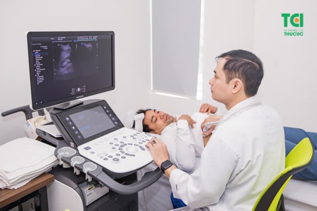 Kết thúc quy trình thăm khám, anh Trọng được bác sĩ kết luận tình trạng sức khỏe ổn định, hiện không phát hiện dấu hiệu bệnh lý bất thường nào. Bên cạnh đó, bác sĩ đã tư vấn cho anh Trọng về chế độ sinh hoạt, ăn uống, nghỉ ngơi phù hợp để có thể duy trì cơ thể khỏe mạnh.