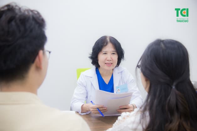 Đội ngũ bác sĩ giỏi, giàu chuyên môn luôn tư vấn thăm khám rất tận tình