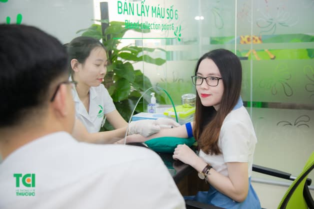 Xét nghiệm máu là một trong những bước khám không thể thiếu khi sàng lọc trước hôn nhân