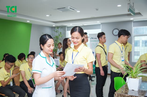Điều dưỡng tại Thu Cúc luôn hỗ trợ thăm khám tốt nhất cho mọi người bệnh