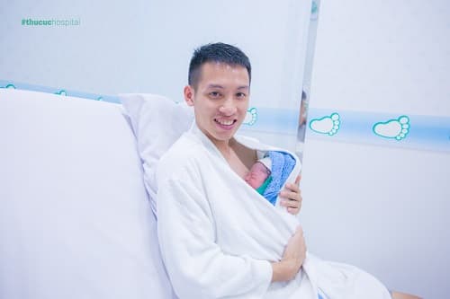 cầu thủ hùng dũng chọn nơi đi đẻ cho vợ