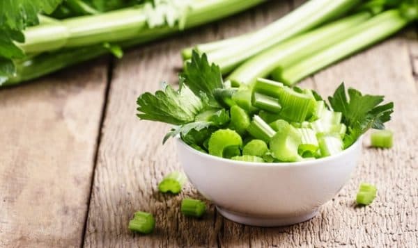 rau cần tây gồm dinh dưỡng gì