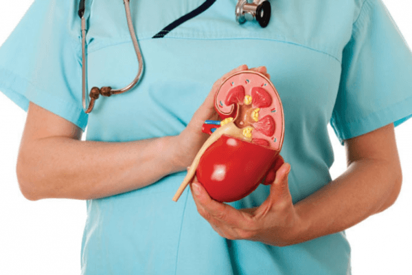 Hiện nay, có thể điều trị sỏi thận bằng nhiều phương pháp không xâm lấn hoặc ít xâm lấn, mổ sỏi thận ít được sử dụng vì nó tiềm ẩn nhiều rủi ro như nhiễm trùng, chảy máu nhiều... (ảnh minh họa)