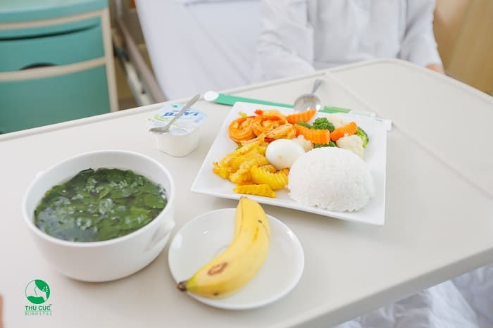 Bà bầu ăn gì ngày Tết